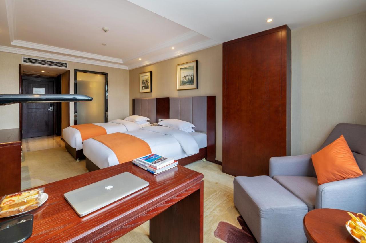 Huzhou Wealth Hotel Exterior foto