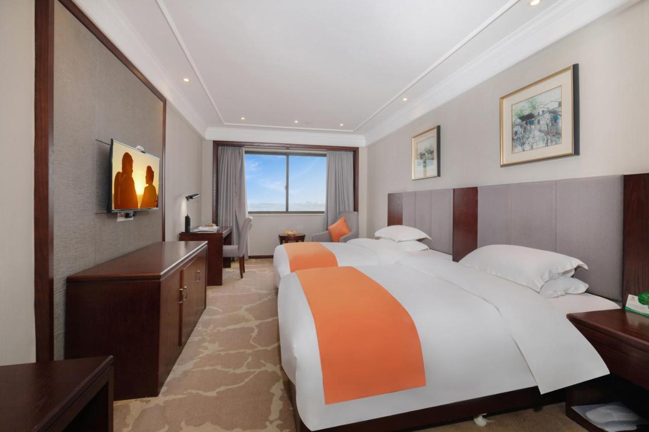 Huzhou Wealth Hotel Exterior foto
