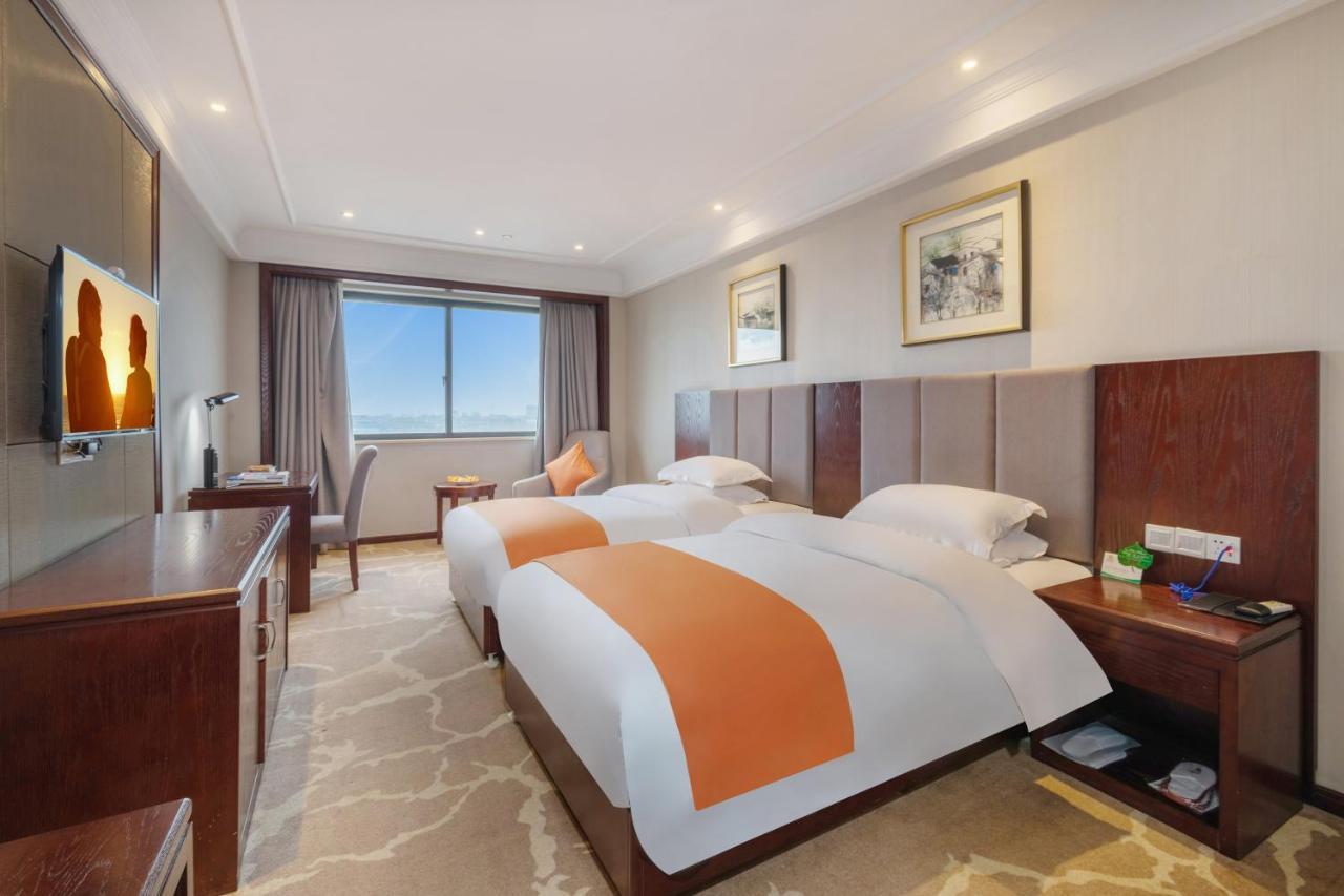 Huzhou Wealth Hotel Exterior foto