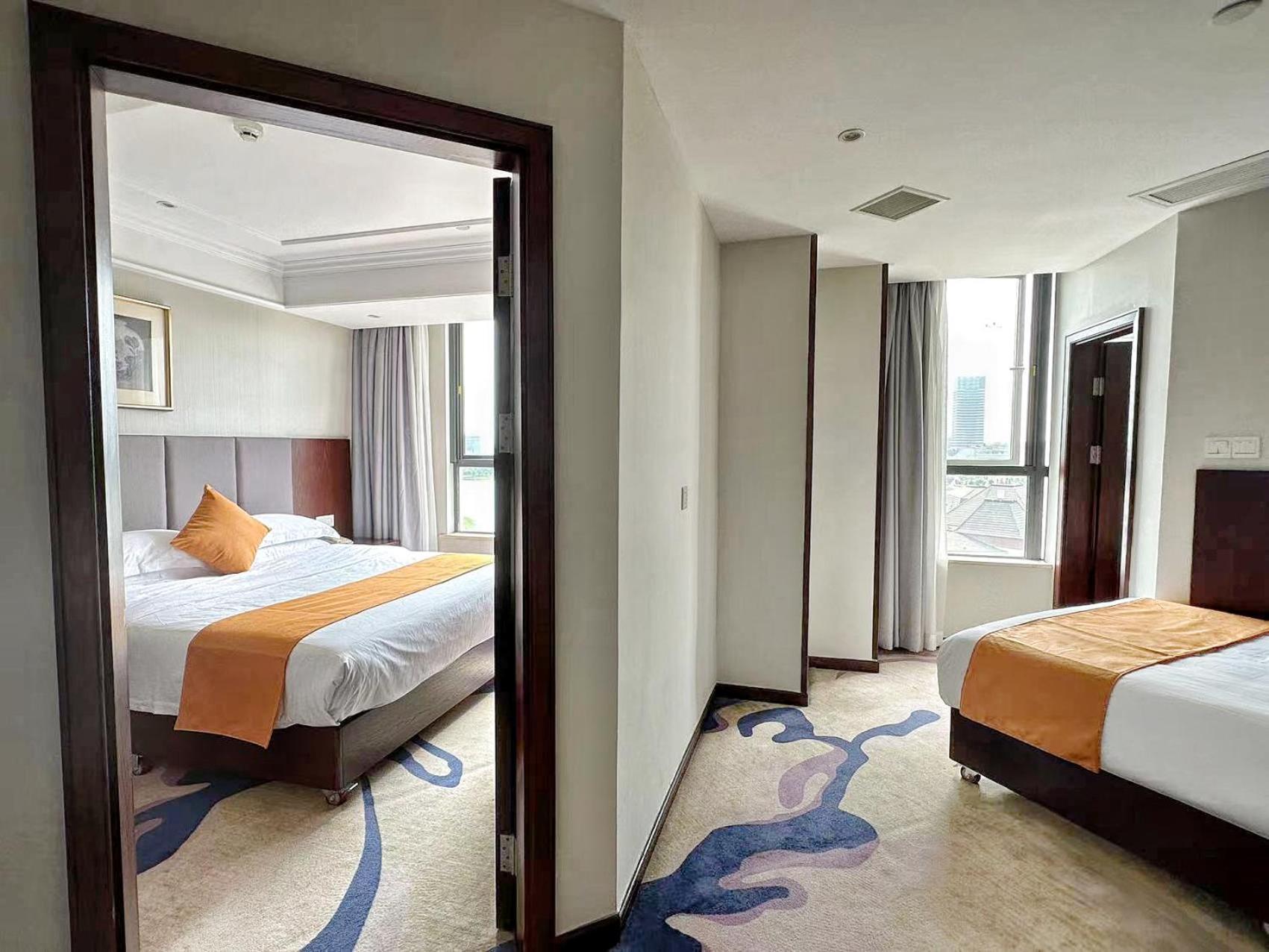 Huzhou Wealth Hotel Exterior foto